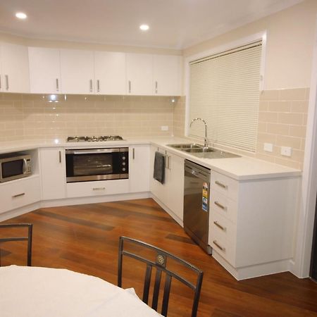 Silver House - Melbourne Airport Accommodation 외부 사진