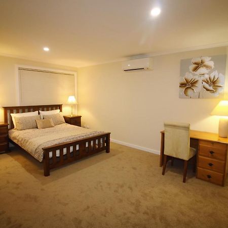 Silver House - Melbourne Airport Accommodation 외부 사진