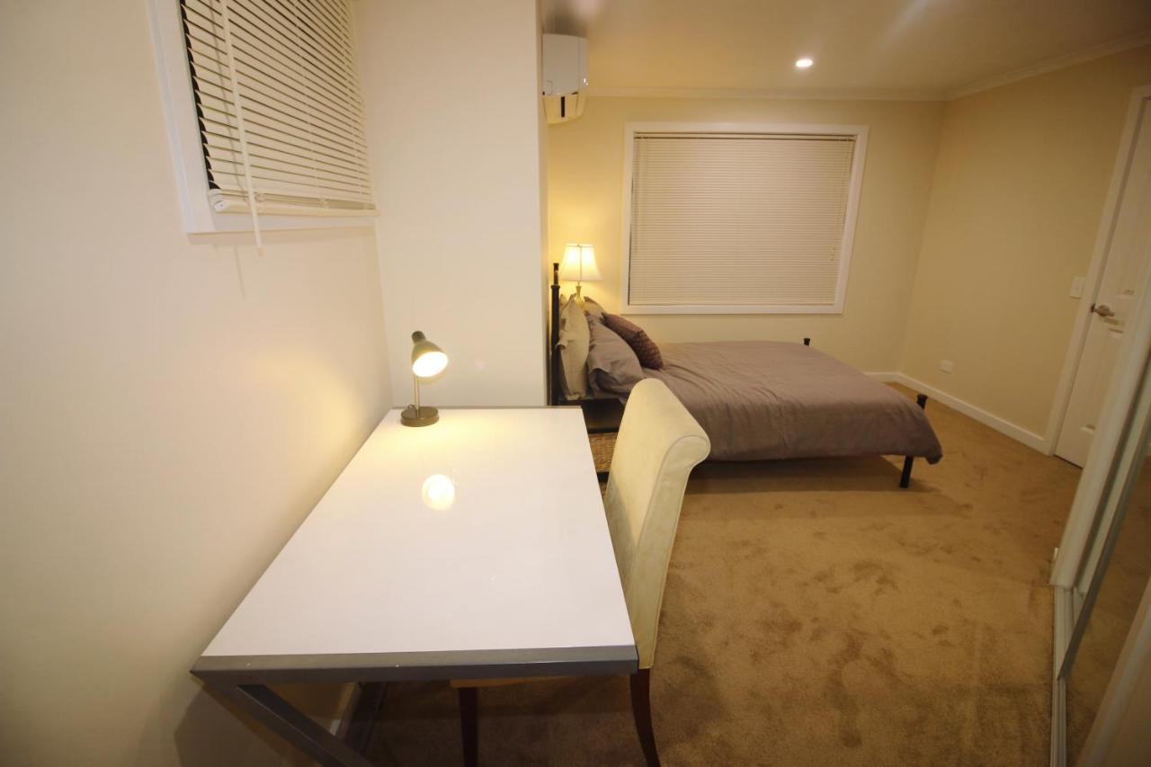 Silver House - Melbourne Airport Accommodation 외부 사진