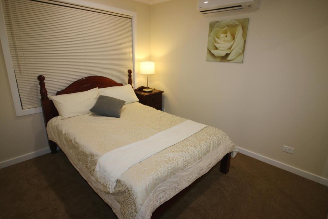 Silver House - Melbourne Airport Accommodation 외부 사진