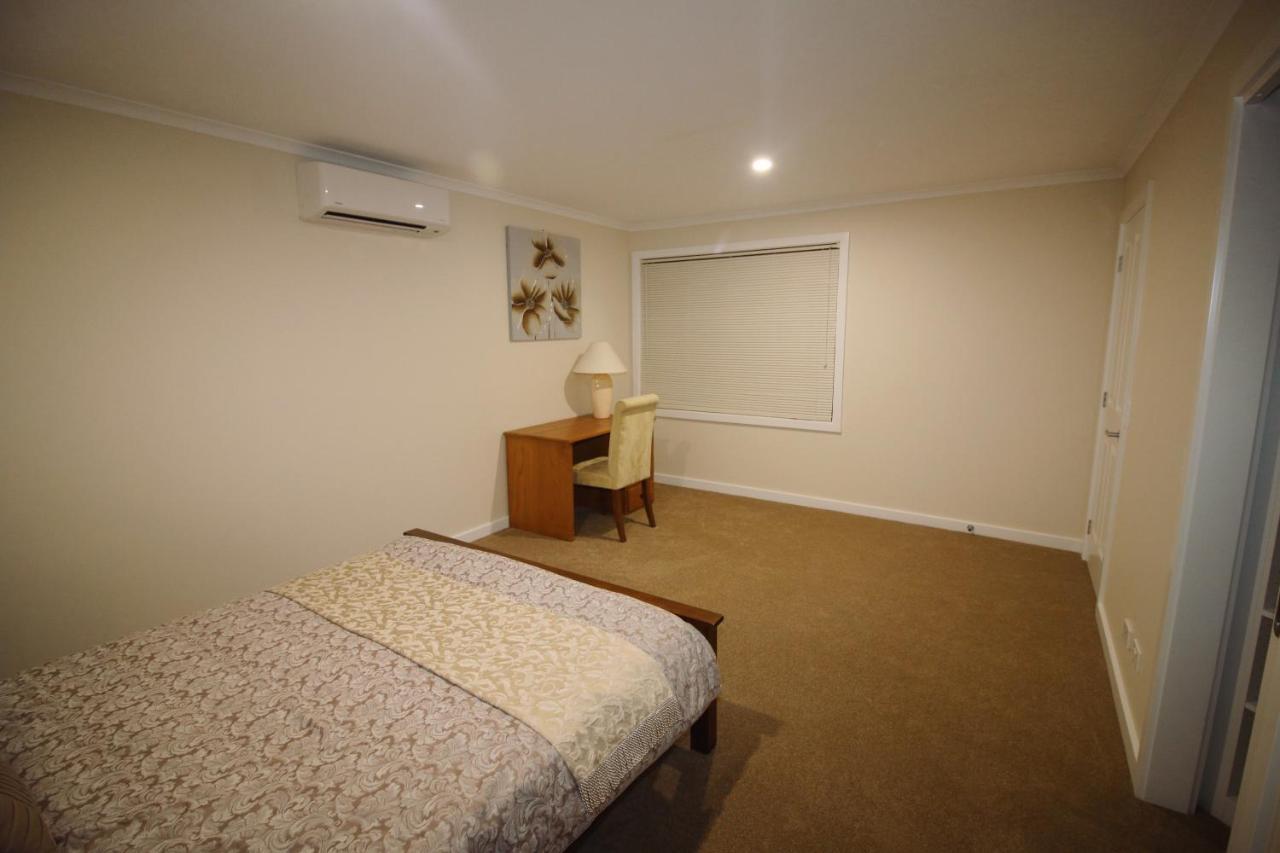Silver House - Melbourne Airport Accommodation 외부 사진