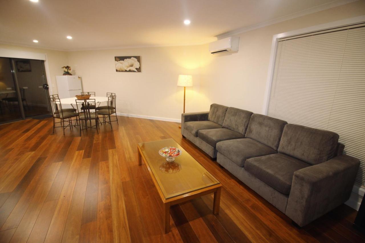 Silver House - Melbourne Airport Accommodation 외부 사진