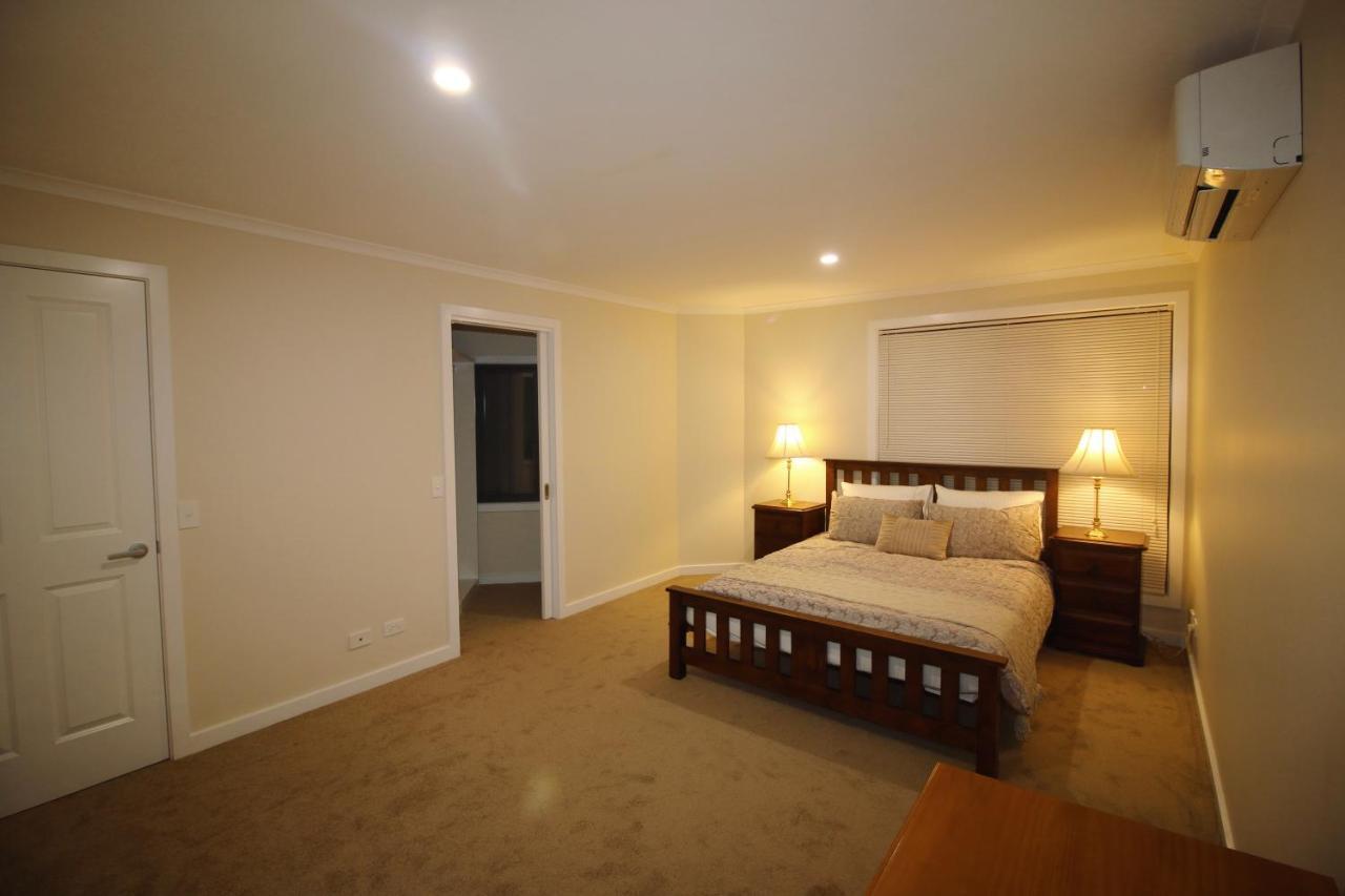 Silver House - Melbourne Airport Accommodation 외부 사진